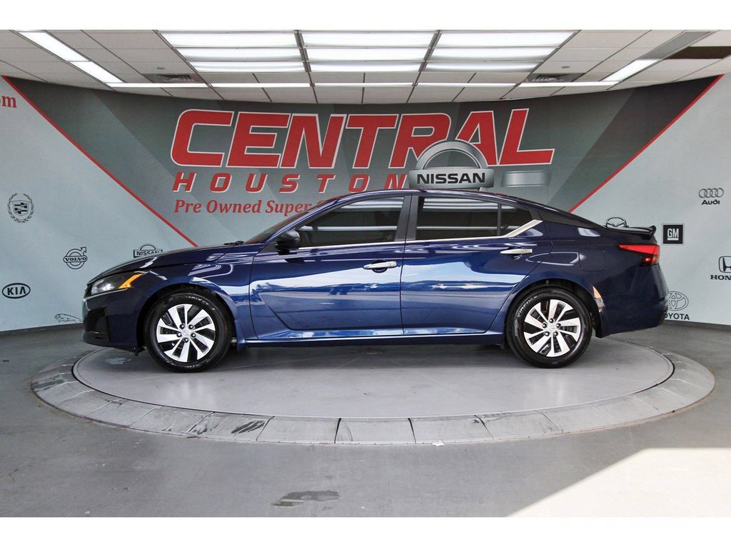 Certified 2024 Nissan Altima 2.5 S FWD image 3
