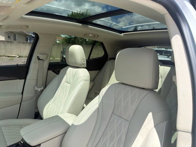 Used 2023 Buick Envision Avenir AWD/4WD image 22