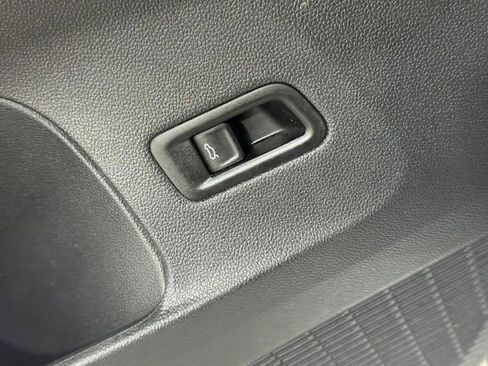 Used 2025 Volkswagen Atlas SE AWD/4WD image 24