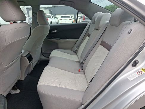 Used 2014 Toyota Camry LE image 10
