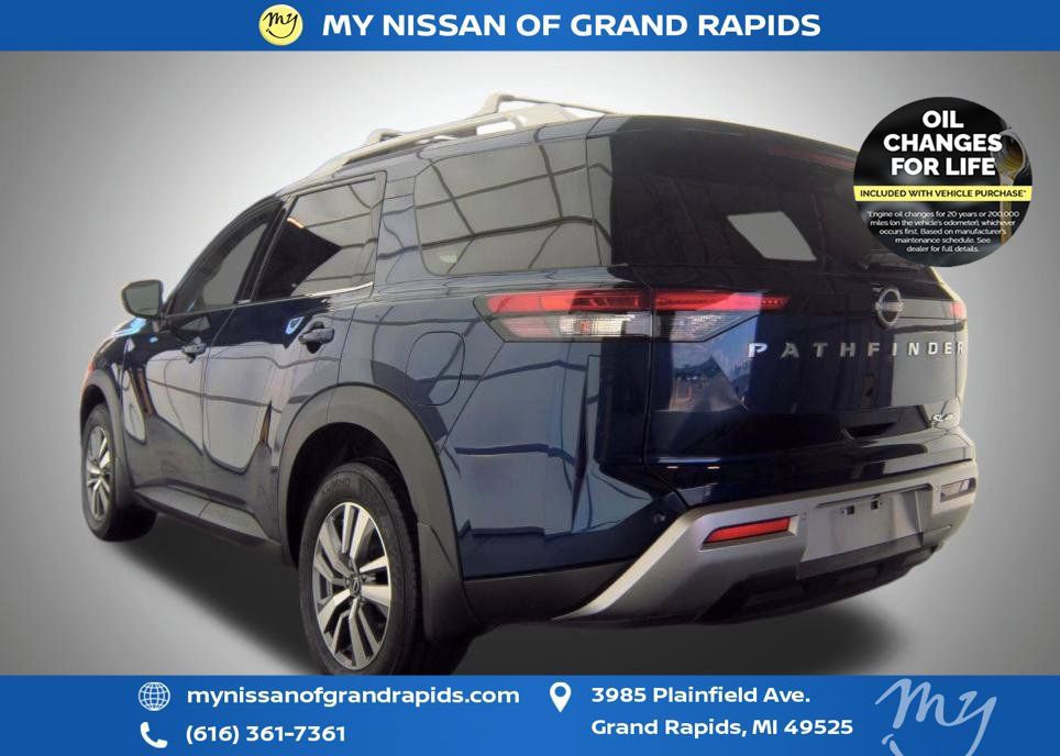 Used 2025 Nissan Pathfinder SL AWD/4WD image 5