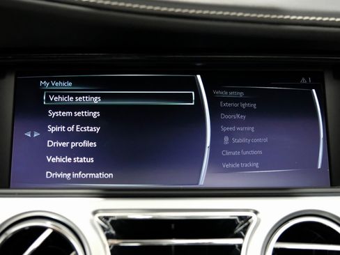 Used 2018 Rolls-Royce Dawn image 33