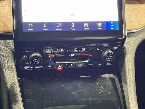 Certified 2022 Jeep Grand Cherokee Summit w/ Luxury Tech Group V image 17