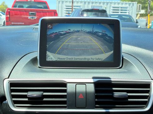 Used 2015 MAZDA MAZDA3 i Touring w/ Technology Package FWD image 19