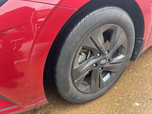 Used 2022 Hyundai Elantra SEL image 12