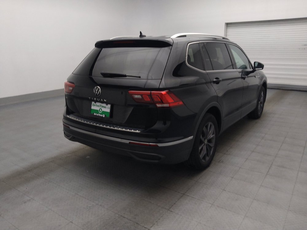 Used 2023 Volkswagen Tiguan SE w/ Panoramic Sunroof Package FWD image 9