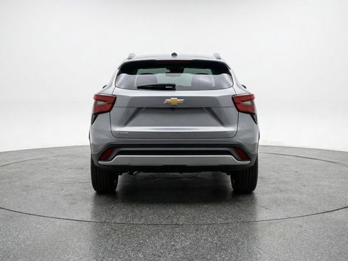 Used 2025 Chevrolet Trax LT FWD image 7