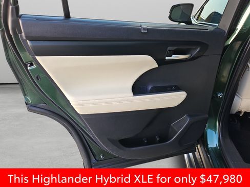 Used 2025 Toyota Highlander XLE AWD/4WD image 36