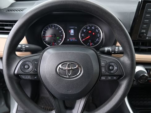 Used 2022 Toyota RAV4 XLE image 18