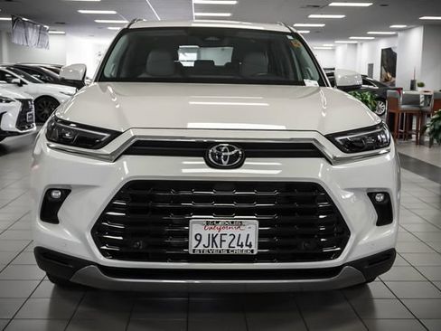 Used 2024 Toyota Grand Highlander AWD image 4