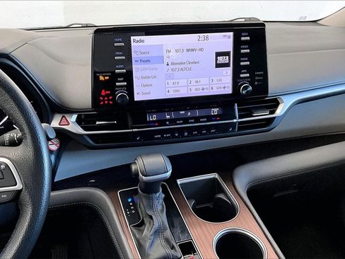 Used 2024 Toyota Sienna XLE image 6