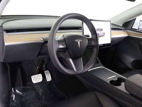 Used 2023 Tesla Model Y Long Range image 27