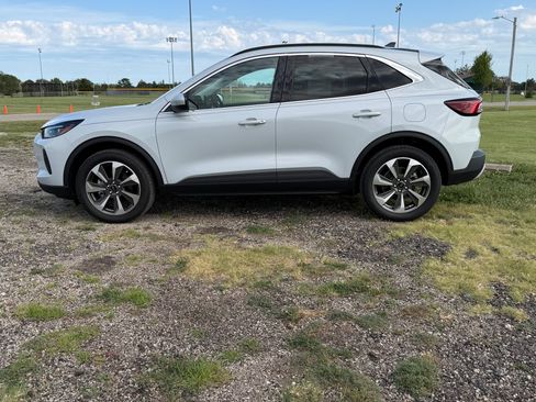 Used 2025 Ford Escape Platinum AWD/4WD image 10