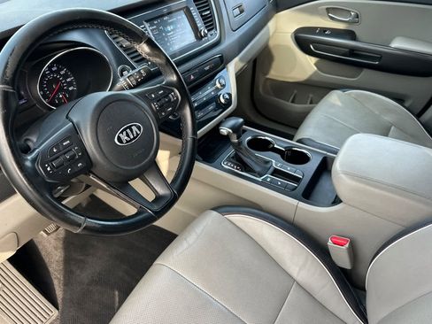 Used 2021 Kia Sedona EX image 11