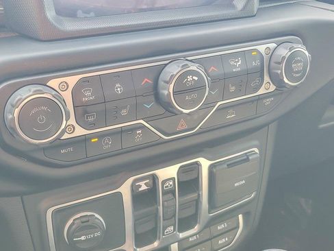 Used 2021 Jeep Wrangler Unlimited Sahara image 15