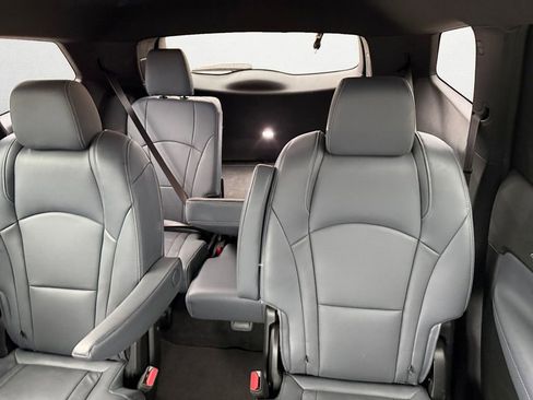 Used 2024 Buick Enclave Premium image 13