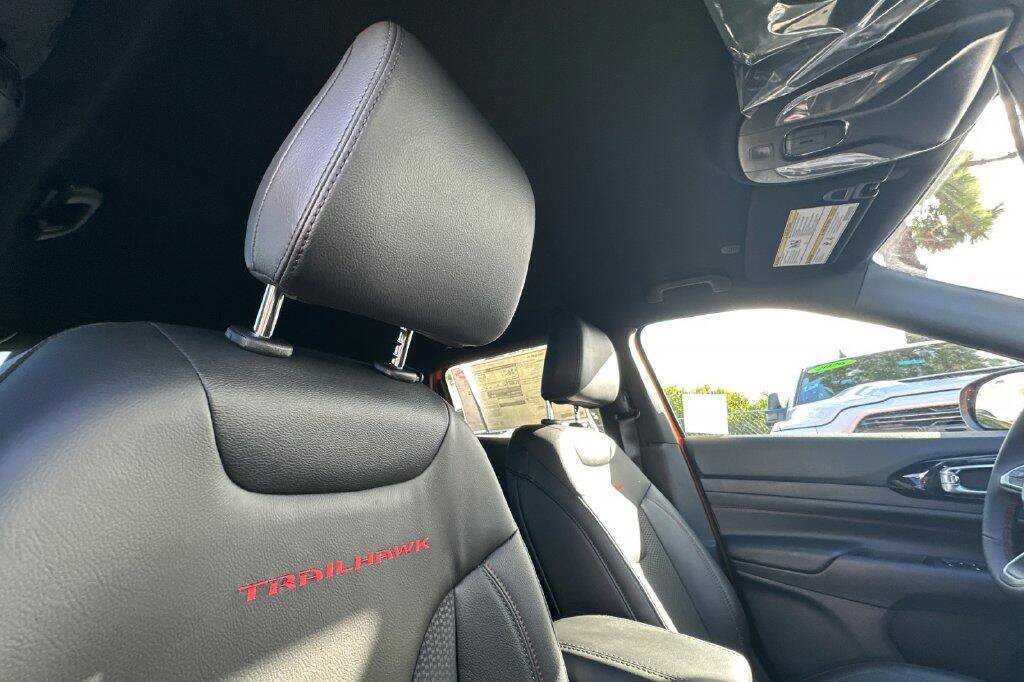 New 2026 Jeep Compass Trailhawk AWD/4WD image 17