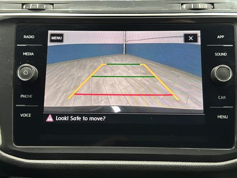 Used 2020 Volkswagen Tiguan SE w/ Panoramic Sunroof Package FWD image 13
