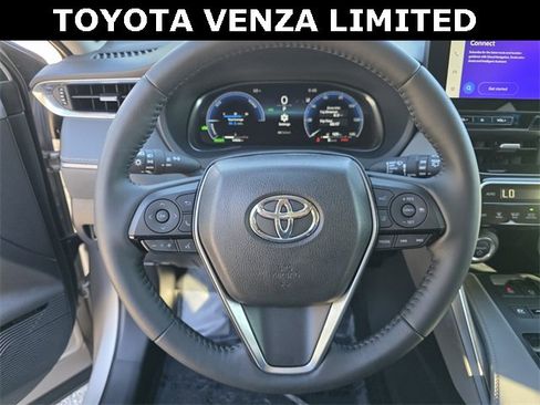 Used 2024 Toyota Venza Limited image 26
