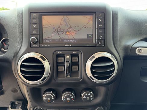 Used 2012 Jeep Wrangler Unlimited Sahara w/ Connectivity Group AWD/4WD image 4
