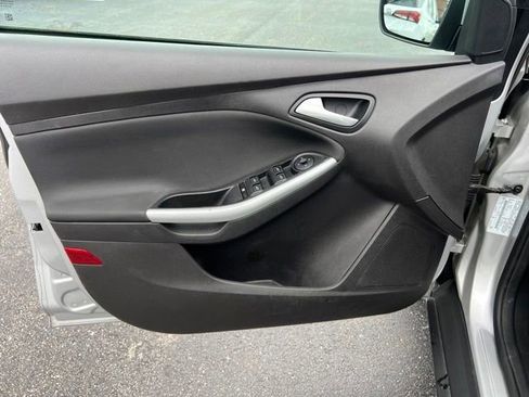 Used 2014 Ford Focus SE w/ Equipment Group 201A FWD image 23