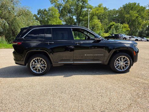 Used 2024 Jeep Grand Cherokee Summit AWD/4WD image 14