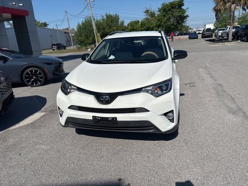 Used 2018 Toyota RAV4 LE FWD image 10