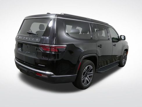 Used 2022 Jeep Wagoneer Series III w/ Rear Seat Video Group 1 AWD/4WD image 3