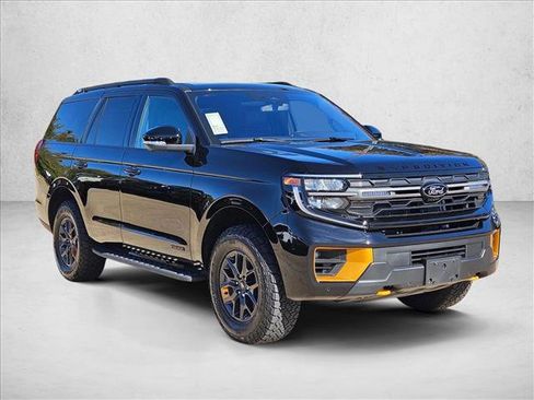 Used 2025 Ford Expedition Tremor image 3