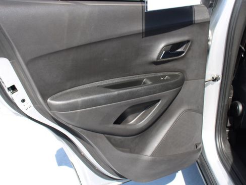 Used 2016 Chevrolet Trax LT FWD image 12