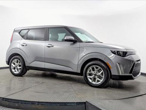 Used 2023 Kia Soul LX w/ Option Group 015 image 11