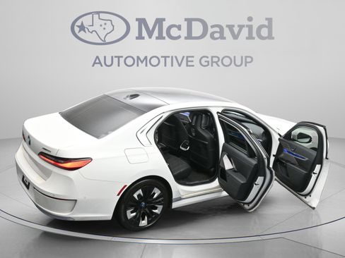 Used 2023 BMW i7 xDrive60 AWD/4WD image 48