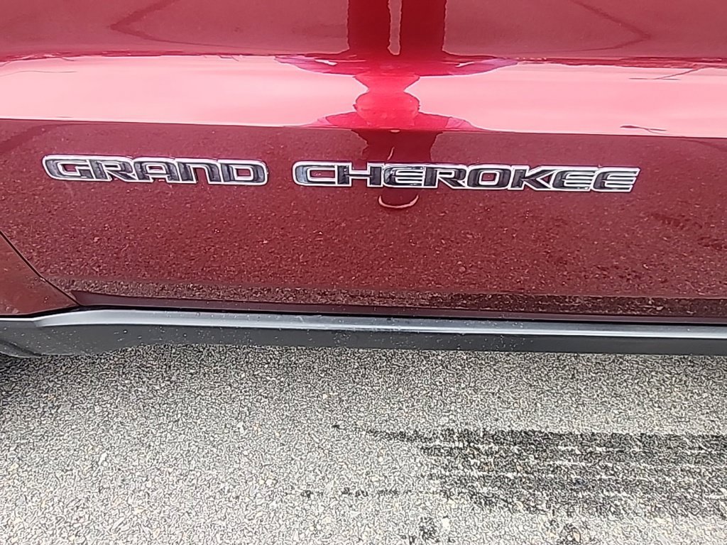 Used 2018 Jeep Grand Cherokee Limited AWD/4WD image 6