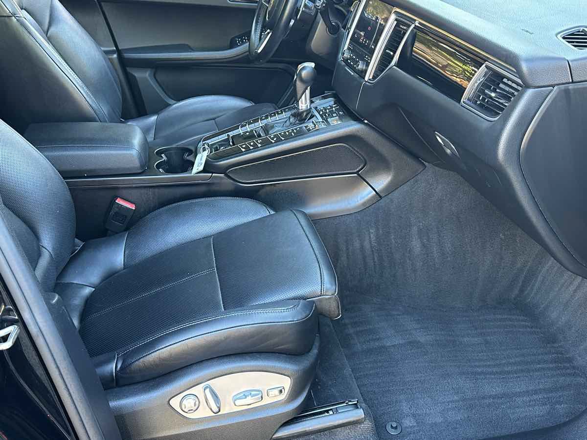 Used 2018 Porsche Macan AWD/4WD image 12