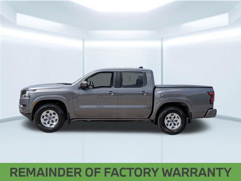 Used 2024 Nissan Frontier SV RWD image 2