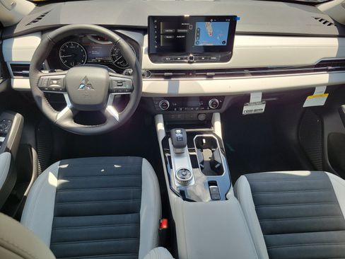 New 2026 Mitsubishi Outlander SE FWD image 16