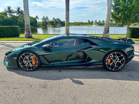 Used 2025 Lamborghini Revuelto AWD/4WD image 12