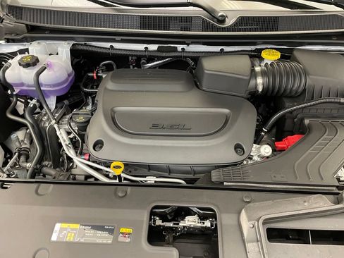 New 2027 Chrysler Pacifica Limited w/ S Appearance Package FWD image 19
