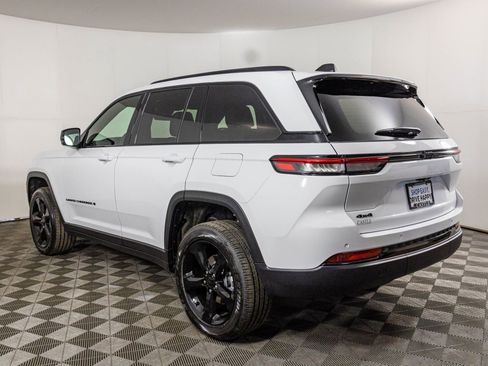 New 2025 Jeep Grand Cherokee Laredo image 11