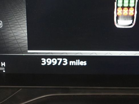 Used 2022 Nissan Pathfinder Platinum w/ Cargo Package image 39