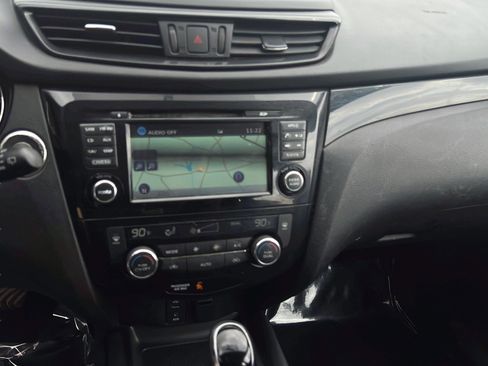 Used 2017 Nissan Rogue Sport SV w/ SV Premium Package image 11