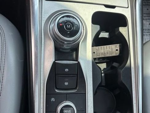 Used 2021 Ford Explorer XLT w/ Equipment Group 202A AWD/4WD image 16