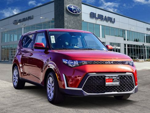 Used 2023 Kia Soul LX image 3