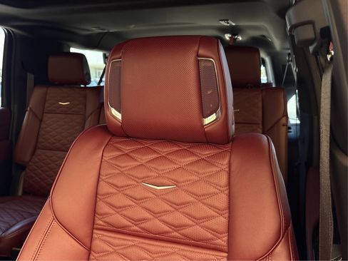 New 2026 Cadillac Escalade ESV Luxury AWD/4WD image 30