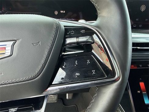 Used 2025 Cadillac Escalade ESV V image 28