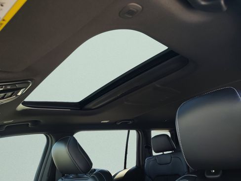 New 2025 Jeep Grand Cherokee L Altitude RWD image 27
