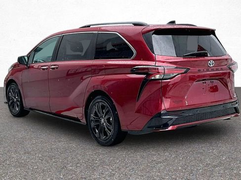 Certified 2022 Toyota Sienna XSE image 5