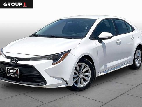 Used 2025 Toyota Corolla LE w/ LE Premium Package FWD image 1