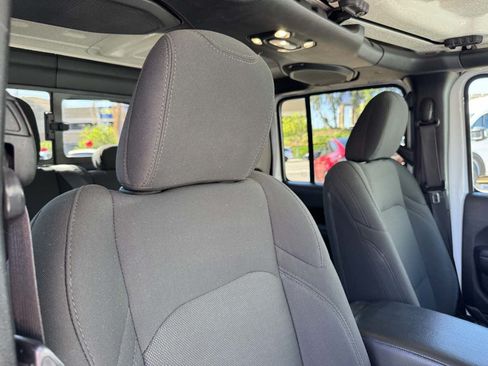 Used 2022 Jeep Gladiator Sport AWD/4WD image 17