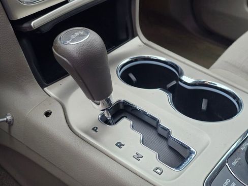 Used 2012 Jeep Grand Cherokee Laredo w/ Laredo E Group image 37